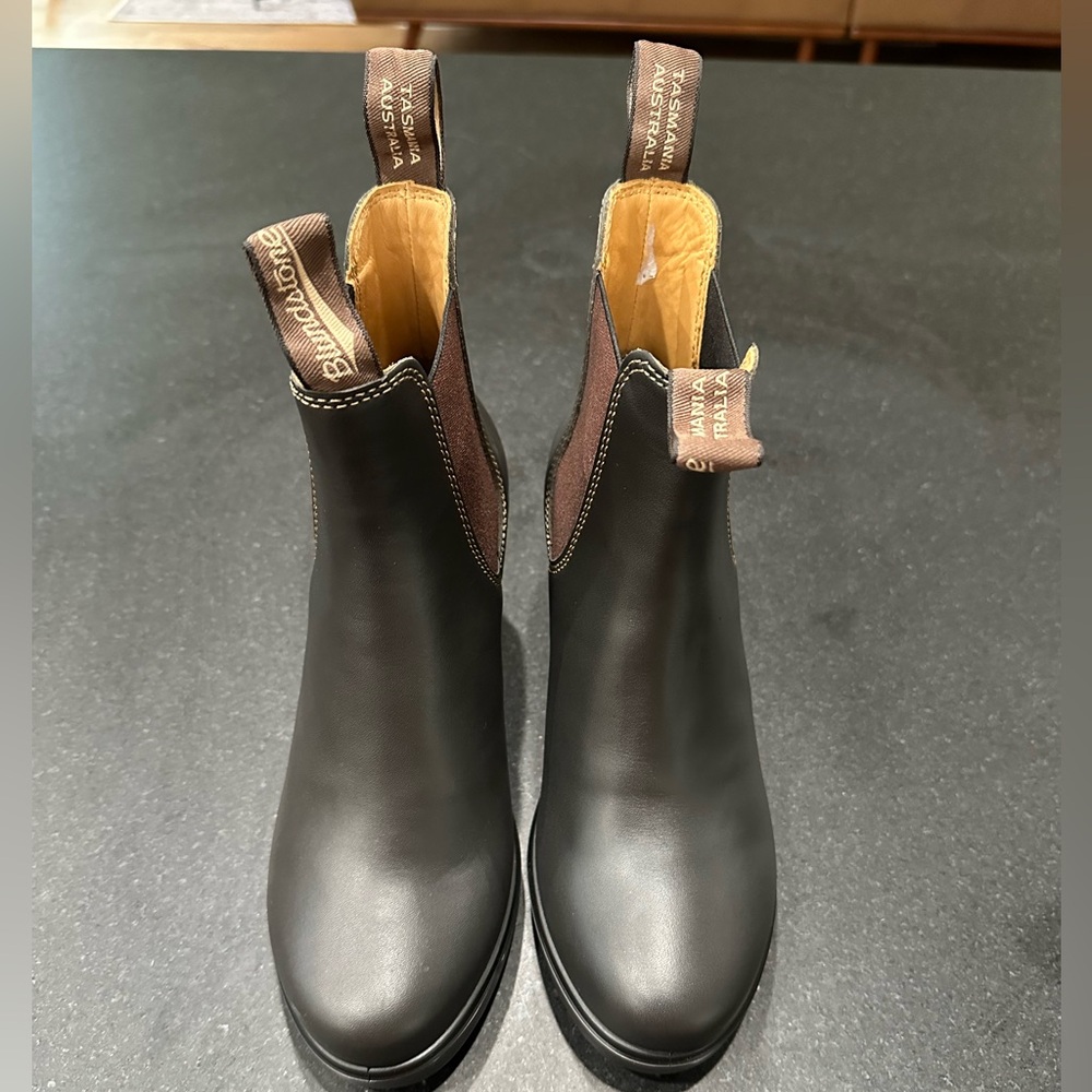 Blundstone Stout brown Heeled Chelsea Boots - Picture 6 of 9